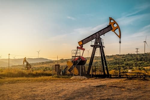 Market Tensions Push Gold Higher and Cap Oil Gains